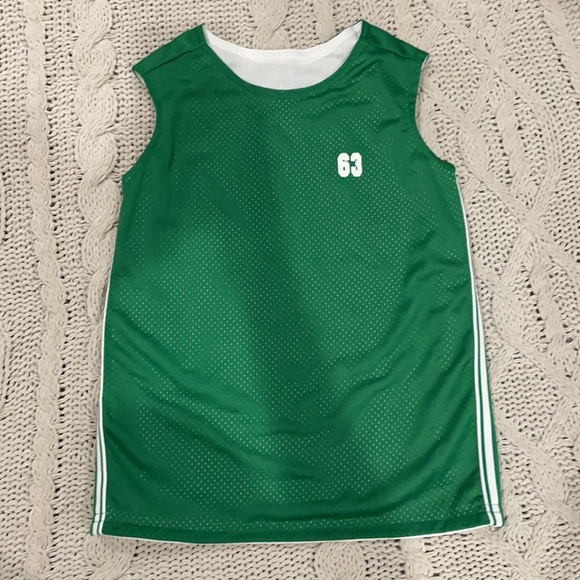 2 Green Basketball Jerseys < - Picture 5 of 9